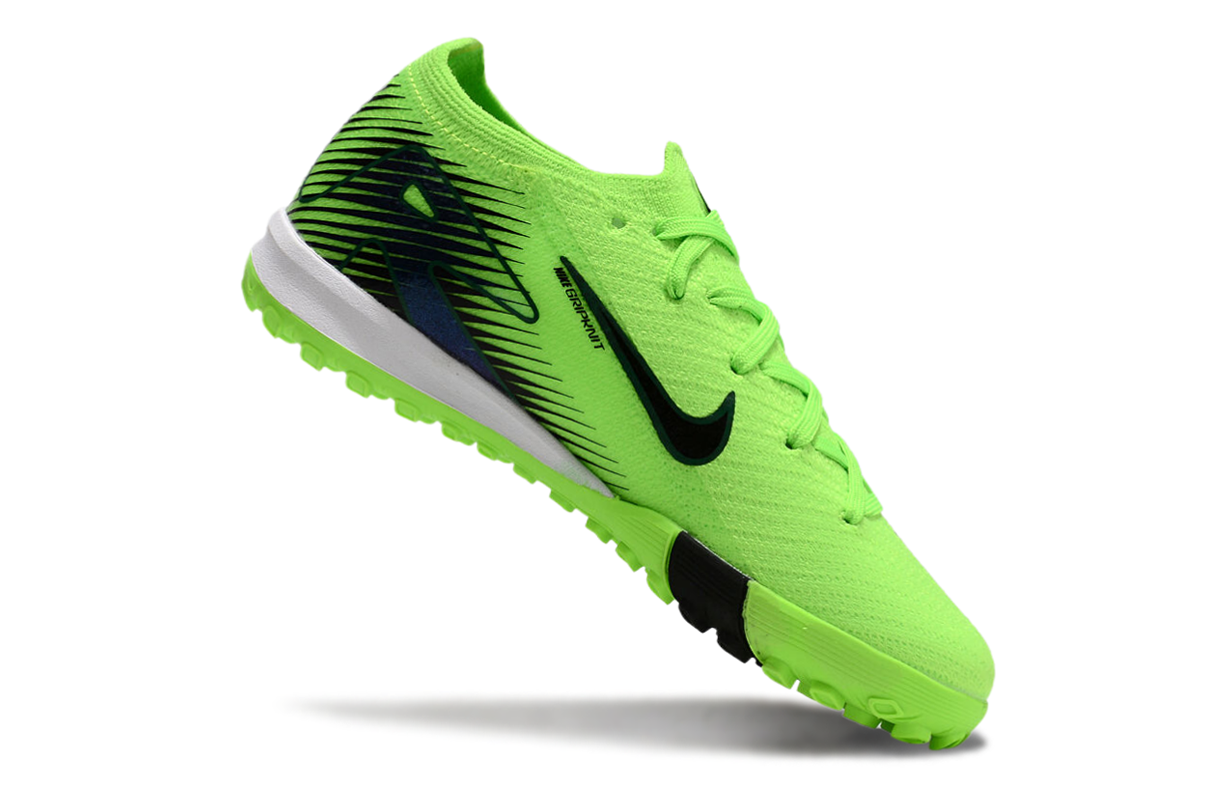 图片[8]-耐克刺客十六FG底30-35足球鞋，鞋面设计贴合脚型，鞋面材质兼顾轻质与韧性，能提供良好的包裹感。鞋底的鞋钉分布和形状设计多有助于球员在草地等足球场地更好地抓地和转向，不同的配色增加了个性化选择。足球鞋主要用于足球运动，能提升球员在场上的表现，帮助球员更灵活地奔跑、传球和射门 。-选品中心