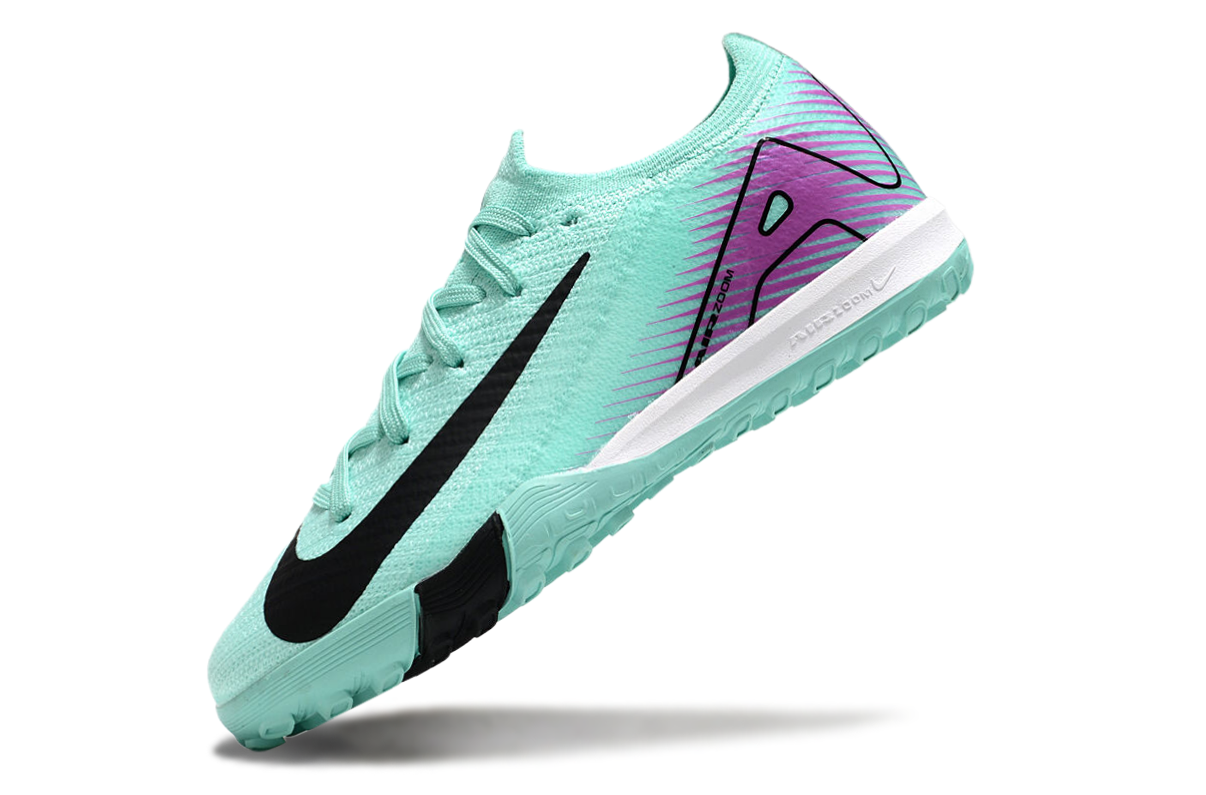 图片[5]-耐克刺客十六FG底30-35足球鞋，鞋面设计贴合脚型，鞋面材质兼顾轻质与韧性，能提供良好的包裹感。鞋底的鞋钉分布和形状设计多有助于球员在草地等足球场地更好地抓地和转向，不同的配色增加了个性化选择。足球鞋主要用于足球运动，能提升球员在场上的表现，帮助球员更灵活地奔跑、传球和射门 。-选品中心