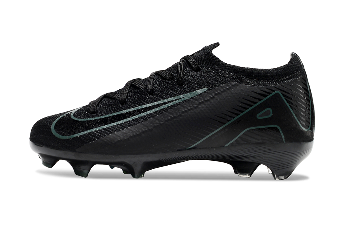 图片[3]-耐克刺客十六FG底30-35足球鞋，鞋面设计贴合脚型，鞋面材质兼顾轻质与韧性，能提供良好的包裹感。鞋底的鞋钉分布和形状设计多有助于球员在草地等足球场地更好地抓地和转向，不同的配色增加了个性化选择。足球鞋主要用于足球运动，能提升球员在场上的表现，帮助球员更灵活地奔跑、传球和射门 。-选品中心