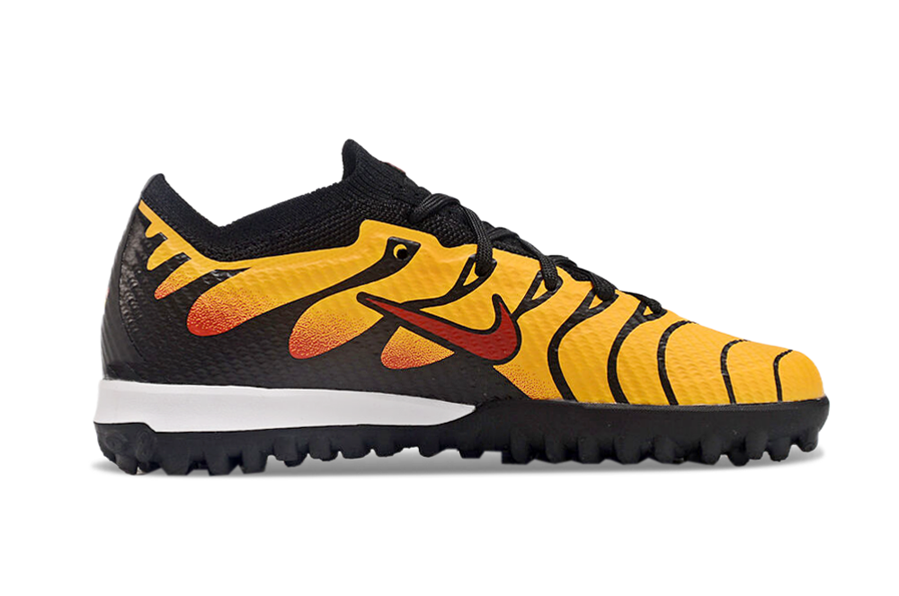 图片[2]-刺客十五系列足球鞋是耐克推出的专业足球鞋款。鞋面采用高科技材质，贴合脚型，能提供良好的触球感，助力精准控球。大底设计增强抓地力，无论是加速、急停还是变向，都能稳稳助力，适合场上各个位置的球员。 从外观上看，它色彩丰富多样，有粉色、米色、湖蓝色、荧光绿等多种亮眼配色，兼具时尚与个性，满足不同审美需求。-选品中心