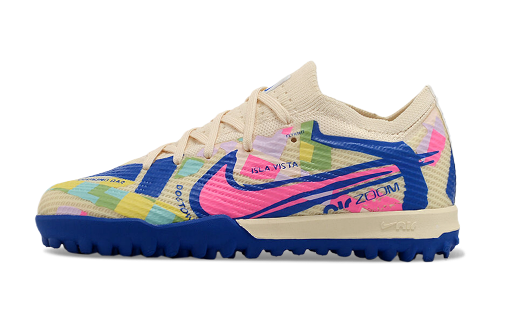 图片[2]-刺客十五系列足球鞋是耐克推出的专业足球鞋款。鞋面采用高科技材质，贴合脚型，能提供良好的触球感，助力精准控球。大底设计增强抓地力，无论是加速、急停还是变向，都能稳稳助力，适合场上各个位置的球员。 从外观上看，它色彩丰富多样，有粉色、米色、湖蓝色、荧光绿等多种亮眼配色，兼具时尚与个性，满足不同审美需求。-选品中心