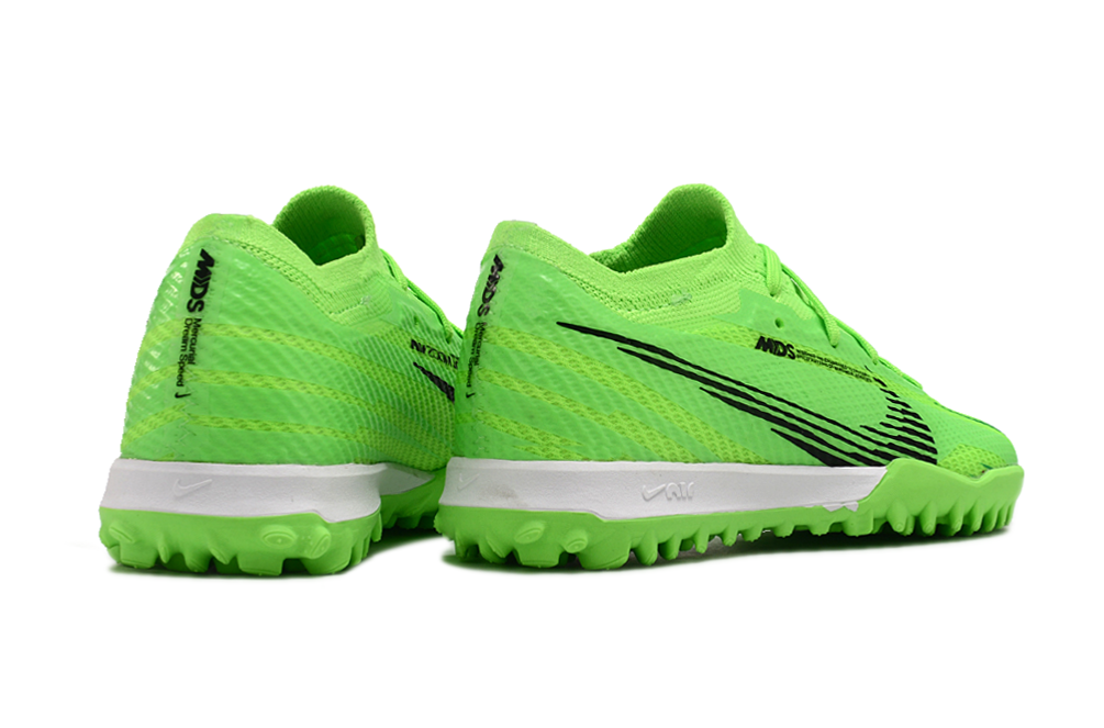 图片[4]-刺客十五系列足球鞋是耐克推出的专业足球鞋款。鞋面采用高科技材质，贴合脚型，能提供良好的触球感，助力精准控球。大底设计增强抓地力，无论是加速、急停还是变向，都能稳稳助力，适合场上各个位置的球员。 从外观上看，它色彩丰富多样，有粉色、米色、湖蓝色、荧光绿等多种亮眼配色，兼具时尚与个性，满足不同审美需求。-选品中心