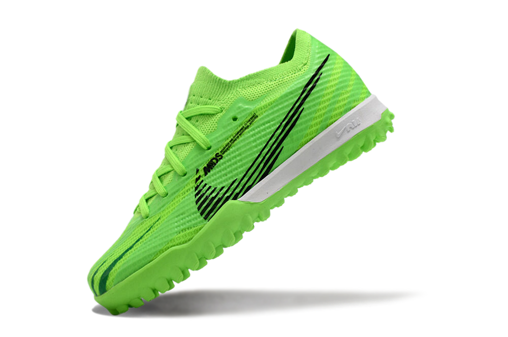 图片[7]-刺客十五系列足球鞋是耐克推出的专业足球鞋款。鞋面采用高科技材质，贴合脚型，能提供良好的触球感，助力精准控球。大底设计增强抓地力，无论是加速、急停还是变向，都能稳稳助力，适合场上各个位置的球员。 从外观上看，它色彩丰富多样，有粉色、米色、湖蓝色、荧光绿等多种亮眼配色，兼具时尚与个性，满足不同审美需求。-选品中心