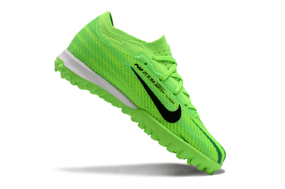 图片[8]-刺客十五系列足球鞋是耐克推出的专业足球鞋款。鞋面采用高科技材质，贴合脚型，能提供良好的触球感，助力精准控球。大底设计增强抓地力，无论是加速、急停还是变向，都能稳稳助力，适合场上各个位置的球员。 从外观上看，它色彩丰富多样，有粉色、米色、湖蓝色、荧光绿等多种亮眼配色，兼具时尚与个性，满足不同审美需求。-选品中心