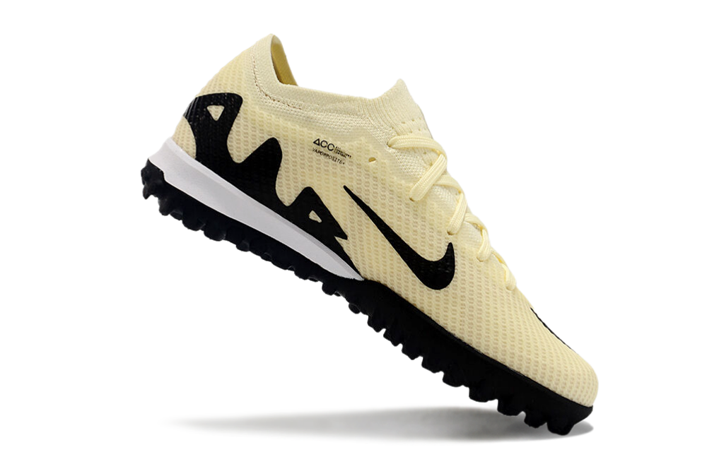 图片[7]-刺客十五系列足球鞋是耐克推出的专业足球鞋款。鞋面采用高科技材质，贴合脚型，能提供良好的触球感，助力精准控球。大底设计增强抓地力，无论是加速、急停还是变向，都能稳稳助力，适合场上各个位置的球员。 从外观上看，它色彩丰富多样，有粉色、米色、湖蓝色、荧光绿等多种亮眼配色，兼具时尚与个性，满足不同审美需求。-选品中心