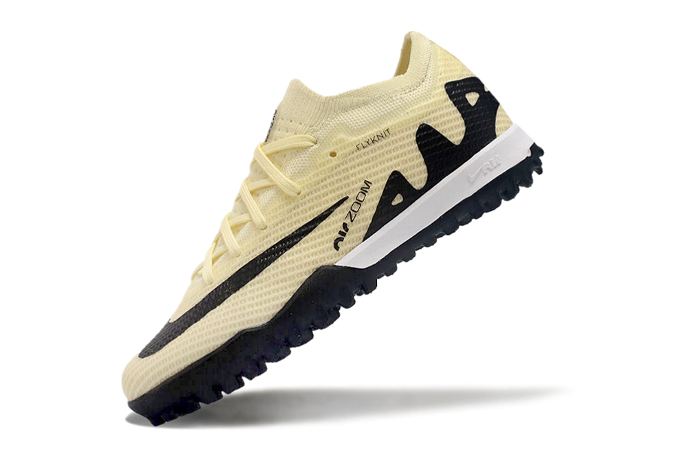 图片[8]-刺客十五系列足球鞋是耐克推出的专业足球鞋款。鞋面采用高科技材质，贴合脚型，能提供良好的触球感，助力精准控球。大底设计增强抓地力，无论是加速、急停还是变向，都能稳稳助力，适合场上各个位置的球员。 从外观上看，它色彩丰富多样，有粉色、米色、湖蓝色、荧光绿等多种亮眼配色，兼具时尚与个性，满足不同审美需求。-选品中心