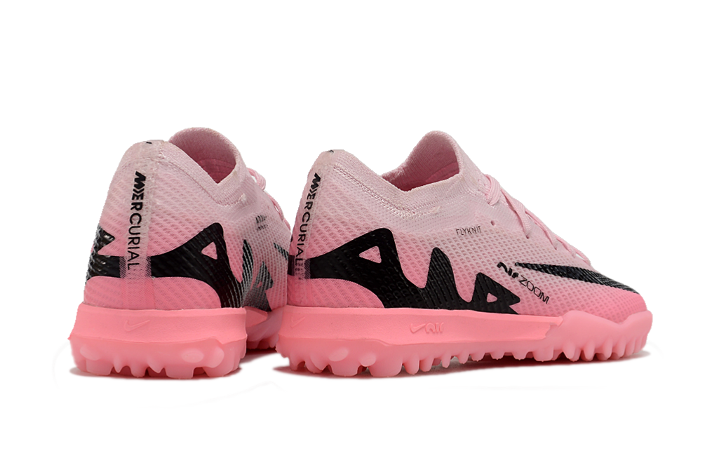 图片[5]-刺客十五系列足球鞋是耐克推出的专业足球鞋款。鞋面采用高科技材质，贴合脚型，能提供良好的触球感，助力精准控球。大底设计增强抓地力，无论是加速、急停还是变向，都能稳稳助力，适合场上各个位置的球员。 从外观上看，它色彩丰富多样，有粉色、米色、湖蓝色、荧光绿等多种亮眼配色，兼具时尚与个性，满足不同审美需求。-选品中心