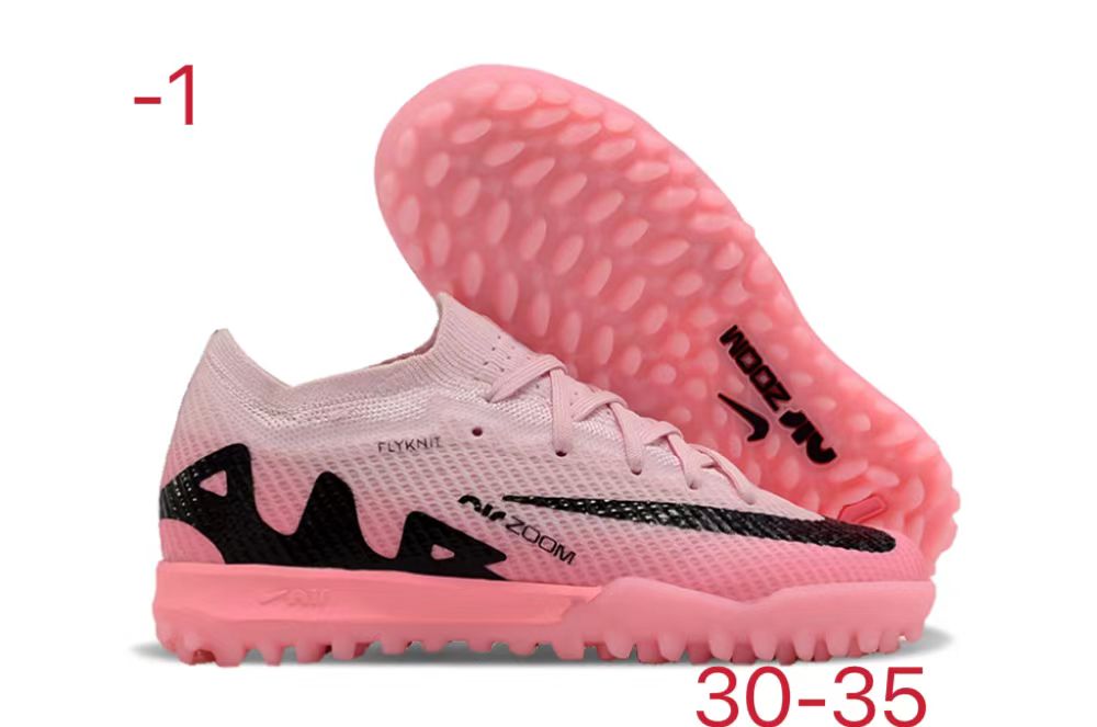 图片[8]-刺客十五系列足球鞋是耐克推出的专业足球鞋款。鞋面采用高科技材质，贴合脚型，能提供良好的触球感，助力精准控球。大底设计增强抓地力，无论是加速、急停还是变向，都能稳稳助力，适合场上各个位置的球员。 从外观上看，它色彩丰富多样，有粉色、米色、湖蓝色、荧光绿等多种亮眼配色，兼具时尚与个性，满足不同审美需求。-选品中心