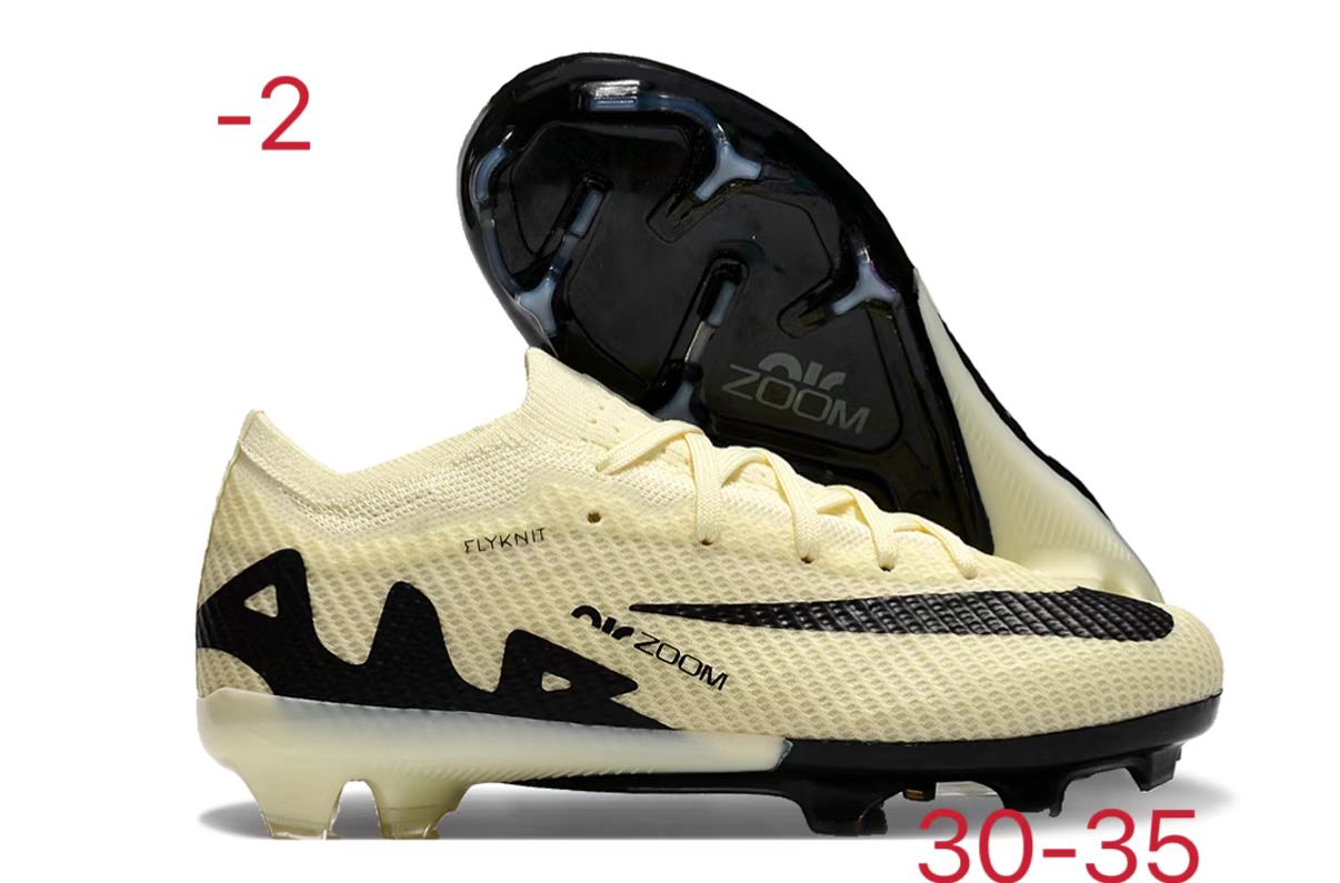 图片[2]-刺客十五系列足球鞋是耐克推出的专业足球鞋款。鞋面采用高科技材质，贴合脚型，能提供良好的触球感，助力精准控球。大底设计增强抓地力，无论是加速、急停还是变向，都能稳稳助力，适合场上各个位置的球员。 从外观上看，它色彩丰富多样，有粉色、米色、湖蓝色、荧光绿等多种亮眼配色，兼具时尚与个性，满足不同审美需求。-选品中心