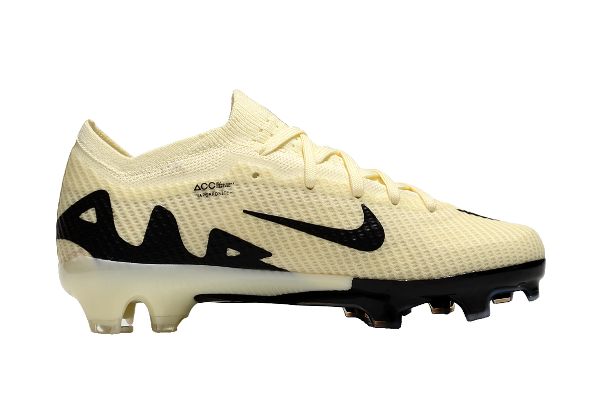 图片[4]-刺客十五系列足球鞋是耐克推出的专业足球鞋款。鞋面采用高科技材质，贴合脚型，能提供良好的触球感，助力精准控球。大底设计增强抓地力，无论是加速、急停还是变向，都能稳稳助力，适合场上各个位置的球员。 从外观上看，它色彩丰富多样，有粉色、米色、湖蓝色、荧光绿等多种亮眼配色，兼具时尚与个性，满足不同审美需求。-选品中心