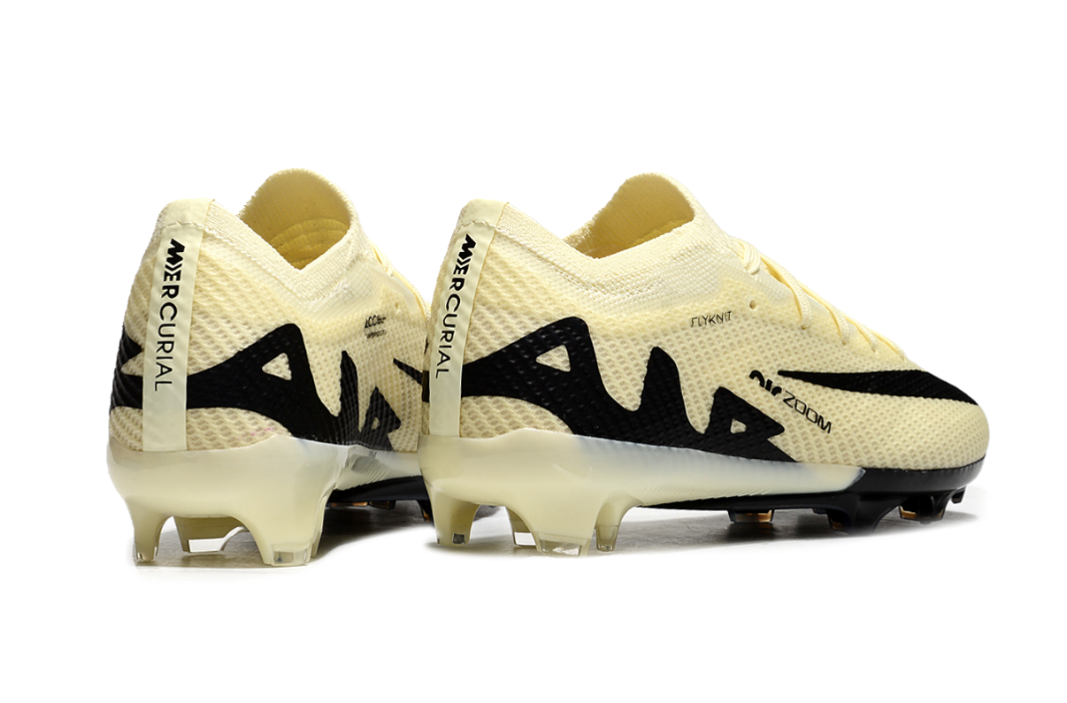 图片[7]-刺客十五系列足球鞋是耐克推出的专业足球鞋款。鞋面采用高科技材质，贴合脚型，能提供良好的触球感，助力精准控球。大底设计增强抓地力，无论是加速、急停还是变向，都能稳稳助力，适合场上各个位置的球员。 从外观上看，它色彩丰富多样，有粉色、米色、湖蓝色、荧光绿等多种亮眼配色，兼具时尚与个性，满足不同审美需求。-选品中心