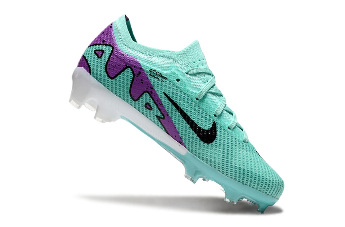 图片[8]-刺客十五系列足球鞋是耐克推出的专业足球鞋款。鞋面采用高科技材质，贴合脚型，能提供良好的触球感，助力精准控球。大底设计增强抓地力，无论是加速、急停还是变向，都能稳稳助力，适合场上各个位置的球员。 从外观上看，它色彩丰富多样，有粉色、米色、湖蓝色、荧光绿等多种亮眼配色，兼具时尚与个性，满足不同审美需求。-选品中心