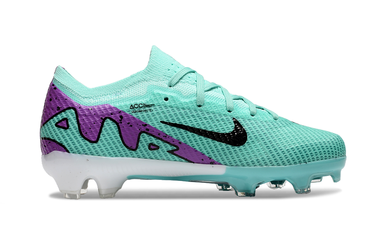 图片[9]-刺客十五系列足球鞋是耐克推出的专业足球鞋款。鞋面采用高科技材质，贴合脚型，能提供良好的触球感，助力精准控球。大底设计增强抓地力，无论是加速、急停还是变向，都能稳稳助力，适合场上各个位置的球员。 从外观上看，它色彩丰富多样，有粉色、米色、湖蓝色、荧光绿等多种亮眼配色，兼具时尚与个性，满足不同审美需求。-选品中心