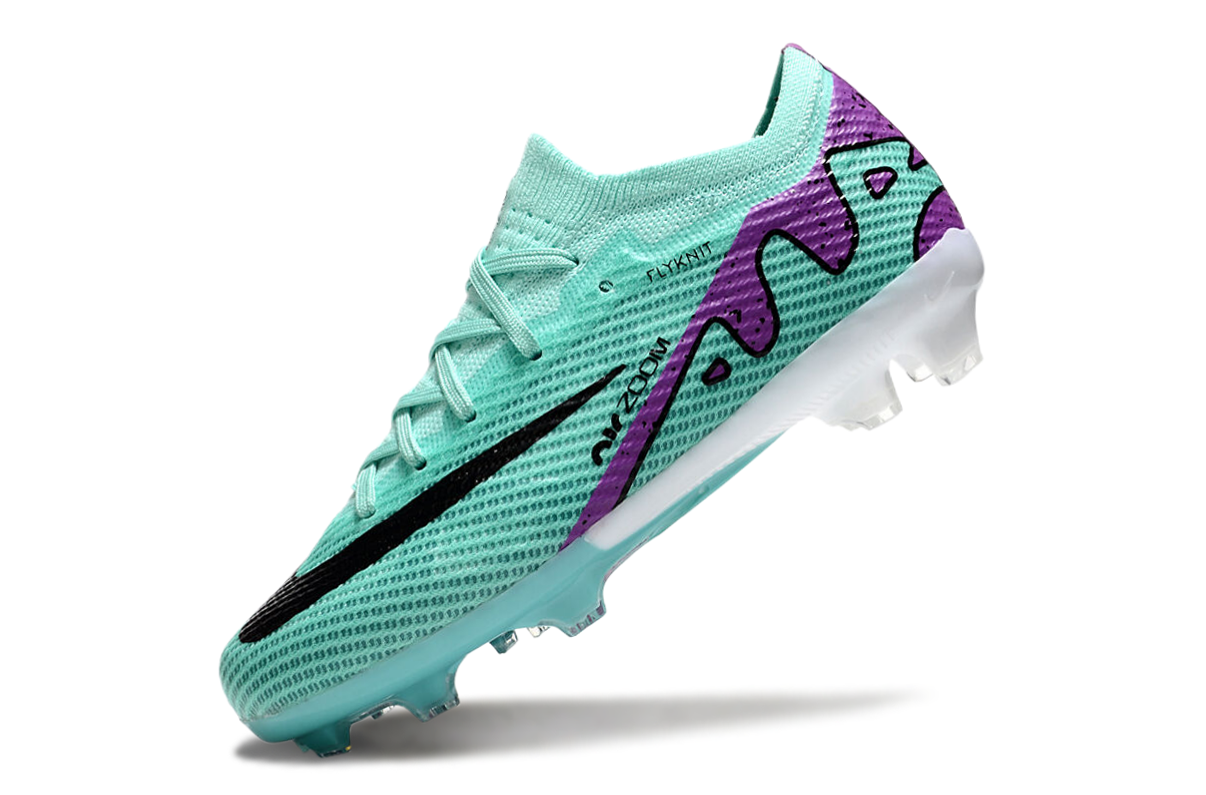 图片[6]-刺客十五系列足球鞋是耐克推出的专业足球鞋款。鞋面采用高科技材质，贴合脚型，能提供良好的触球感，助力精准控球。大底设计增强抓地力，无论是加速、急停还是变向，都能稳稳助力，适合场上各个位置的球员。 从外观上看，它色彩丰富多样，有粉色、米色、湖蓝色、荧光绿等多种亮眼配色，兼具时尚与个性，满足不同审美需求。-选品中心