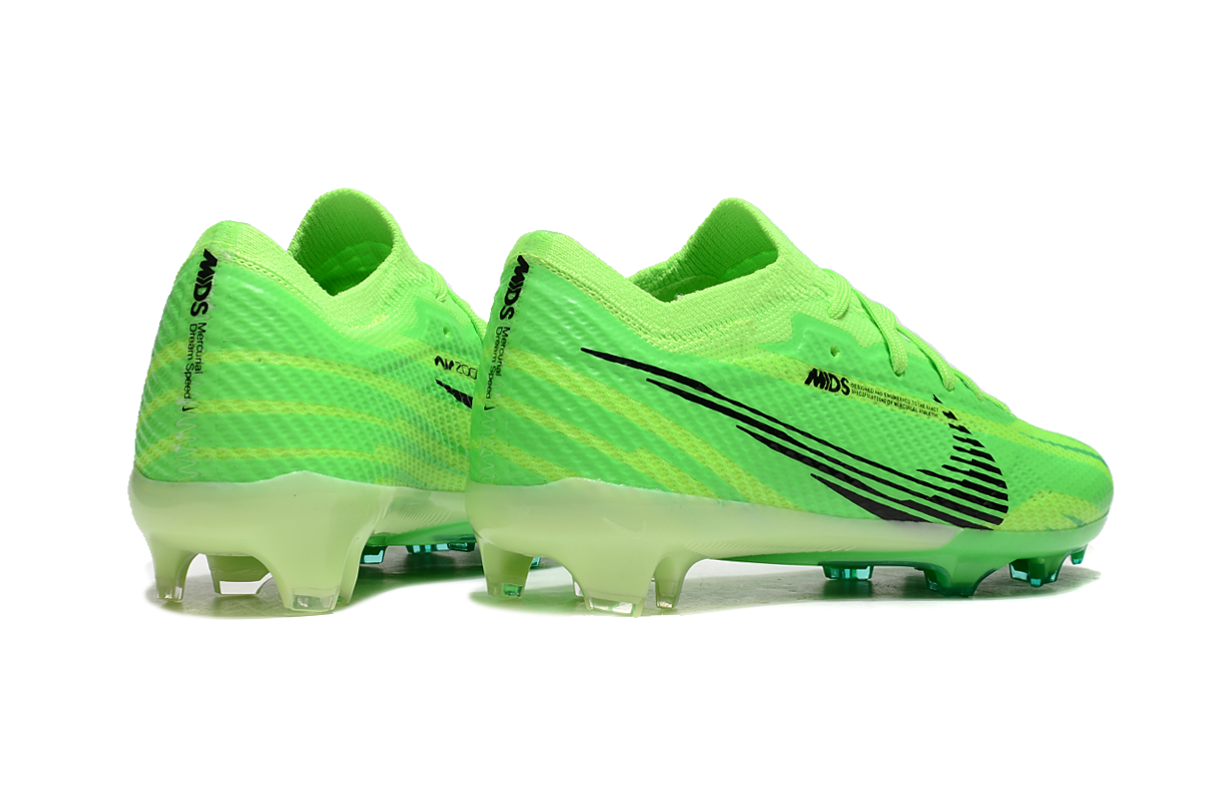 图片[9]-刺客十五系列足球鞋是耐克推出的专业足球鞋款。鞋面采用高科技材质，贴合脚型，能提供良好的触球感，助力精准控球。大底设计增强抓地力，无论是加速、急停还是变向，都能稳稳助力，适合场上各个位置的球员。 从外观上看，它色彩丰富多样，有粉色、米色、湖蓝色、荧光绿等多种亮眼配色，兼具时尚与个性，满足不同审美需求。-选品中心