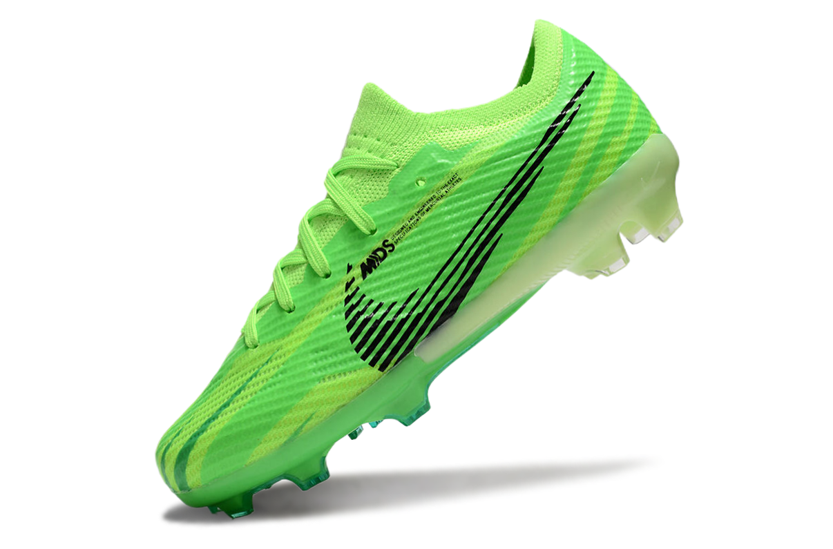 图片[8]-刺客十五系列足球鞋是耐克推出的专业足球鞋款。鞋面采用高科技材质，贴合脚型，能提供良好的触球感，助力精准控球。大底设计增强抓地力，无论是加速、急停还是变向，都能稳稳助力，适合场上各个位置的球员。 从外观上看，它色彩丰富多样，有粉色、米色、湖蓝色、荧光绿等多种亮眼配色，兼具时尚与个性，满足不同审美需求。-选品中心