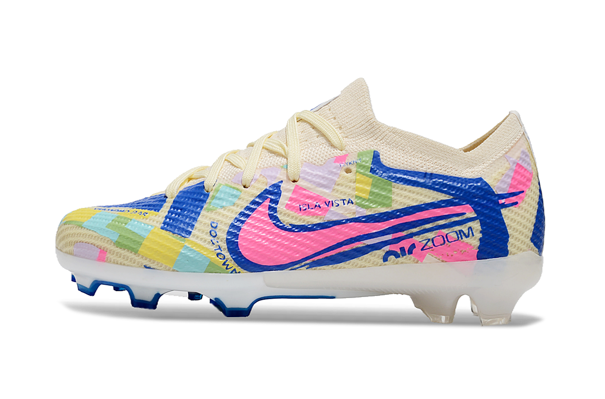 图片[5]-刺客十五系列足球鞋是耐克推出的专业足球鞋款。鞋面采用高科技材质，贴合脚型，能提供良好的触球感，助力精准控球。大底设计增强抓地力，无论是加速、急停还是变向，都能稳稳助力，适合场上各个位置的球员。 从外观上看，它色彩丰富多样，有粉色、米色、湖蓝色、荧光绿等多种亮眼配色，兼具时尚与个性，满足不同审美需求。-选品中心