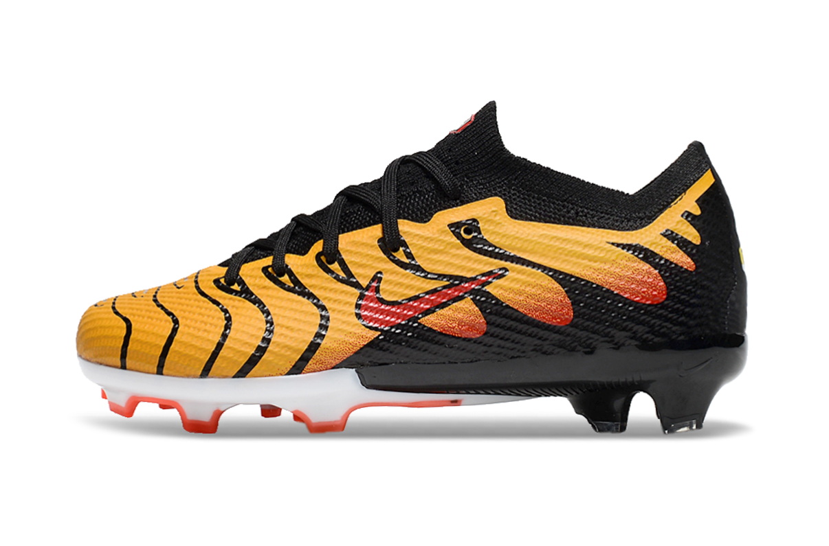 图片[3]-刺客十五系列足球鞋是耐克推出的专业足球鞋款。鞋面采用高科技材质，贴合脚型，能提供良好的触球感，助力精准控球。大底设计增强抓地力，无论是加速、急停还是变向，都能稳稳助力，适合场上各个位置的球员。 从外观上看，它色彩丰富多样，有粉色、米色、湖蓝色、荧光绿等多种亮眼配色，兼具时尚与个性，满足不同审美需求。-选品中心