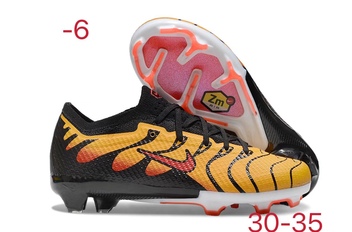 图片[2]-刺客十五系列足球鞋是耐克推出的专业足球鞋款。鞋面采用高科技材质，贴合脚型，能提供良好的触球感，助力精准控球。大底设计增强抓地力，无论是加速、急停还是变向，都能稳稳助力，适合场上各个位置的球员。 从外观上看，它色彩丰富多样，有粉色、米色、湖蓝色、荧光绿等多种亮眼配色，兼具时尚与个性，满足不同审美需求。-选品中心