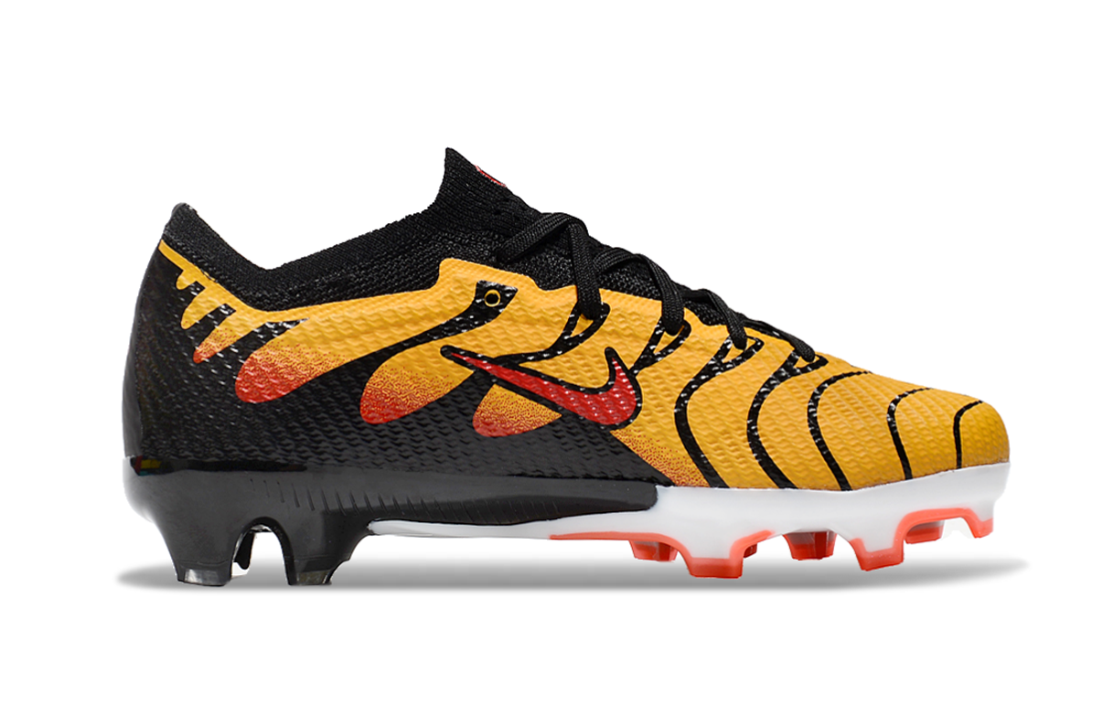 图片[4]-刺客十五系列足球鞋是耐克推出的专业足球鞋款。鞋面采用高科技材质，贴合脚型，能提供良好的触球感，助力精准控球。大底设计增强抓地力，无论是加速、急停还是变向，都能稳稳助力，适合场上各个位置的球员。 从外观上看，它色彩丰富多样，有粉色、米色、湖蓝色、荧光绿等多种亮眼配色，兼具时尚与个性，满足不同审美需求。-选品中心