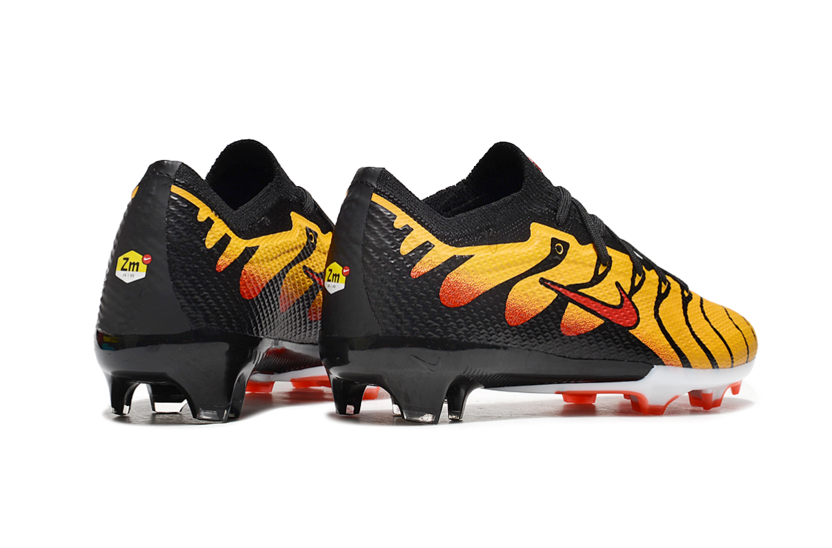 图片[7]-刺客十五系列足球鞋是耐克推出的专业足球鞋款。鞋面采用高科技材质，贴合脚型，能提供良好的触球感，助力精准控球。大底设计增强抓地力，无论是加速、急停还是变向，都能稳稳助力，适合场上各个位置的球员。 从外观上看，它色彩丰富多样，有粉色、米色、湖蓝色、荧光绿等多种亮眼配色，兼具时尚与个性，满足不同审美需求。-选品中心