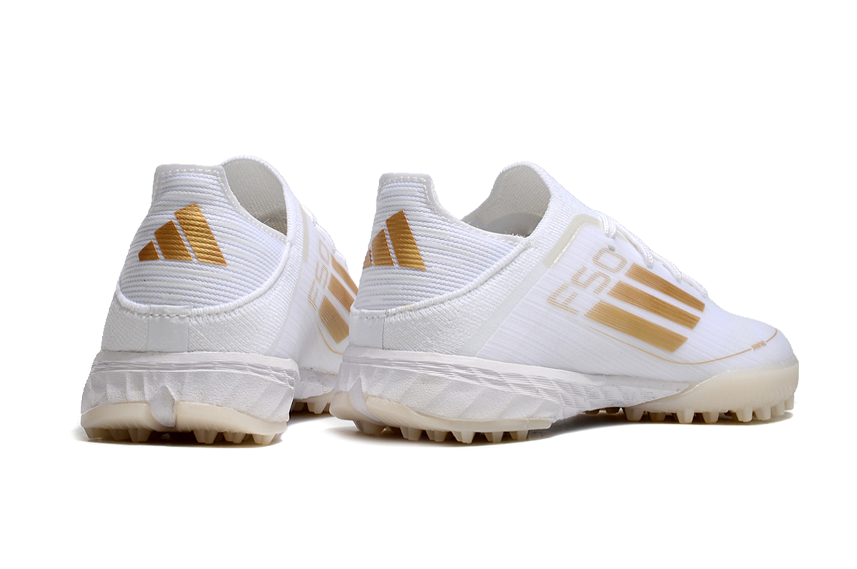 图片[4]-阿迪达斯的#50系列足球鞋，鞋面采用针织防水材质，能在比赛中有效阻挡水分进入，保持脚部干爽。鞋侧标志性的三道杠彰显品牌特色。 有FG底TF底鞋底设计注重抓地力，纹路多样且清晰，能适应不同场地状况，助力球员在球场上快速奔跑、灵活转向。颜色丰富，有白色、紫色、荧光绿、红色等，满足个性化需求。尺码涵盖30 – 35码，适合小尺码脚型的球员 。-选品中心