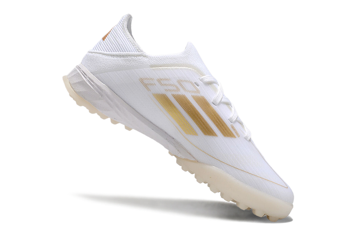 图片[8]-阿迪达斯的#50系列足球鞋，鞋面采用针织防水材质，能在比赛中有效阻挡水分进入，保持脚部干爽。鞋侧标志性的三道杠彰显品牌特色。 有FG底TF底鞋底设计注重抓地力，纹路多样且清晰，能适应不同场地状况，助力球员在球场上快速奔跑、灵活转向。颜色丰富，有白色、紫色、荧光绿、红色等，满足个性化需求。尺码涵盖30 – 35码，适合小尺码脚型的球员 。-选品中心