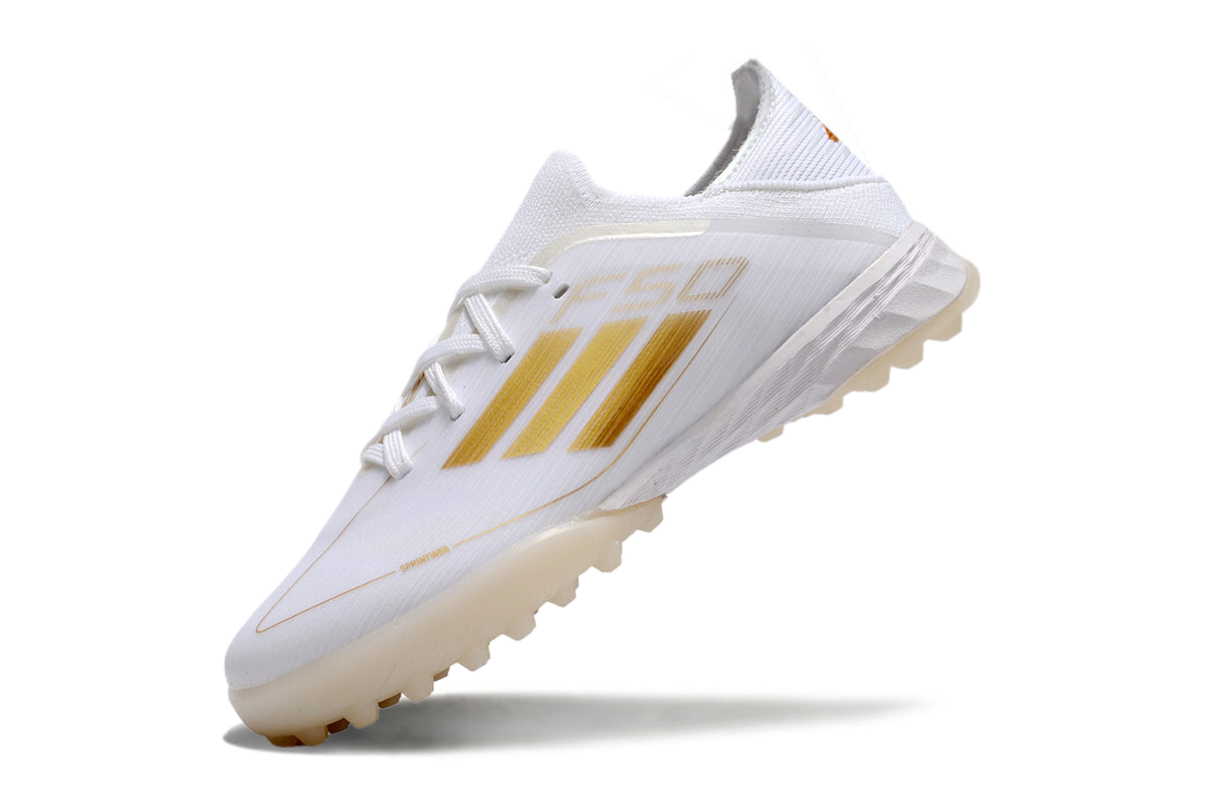 图片[7]-阿迪达斯的#50系列足球鞋，鞋面采用针织防水材质，能在比赛中有效阻挡水分进入，保持脚部干爽。鞋侧标志性的三道杠彰显品牌特色。 有FG底TF底鞋底设计注重抓地力，纹路多样且清晰，能适应不同场地状况，助力球员在球场上快速奔跑、灵活转向。颜色丰富，有白色、紫色、荧光绿、红色等，满足个性化需求。尺码涵盖30 – 35码，适合小尺码脚型的球员 。-选品中心
