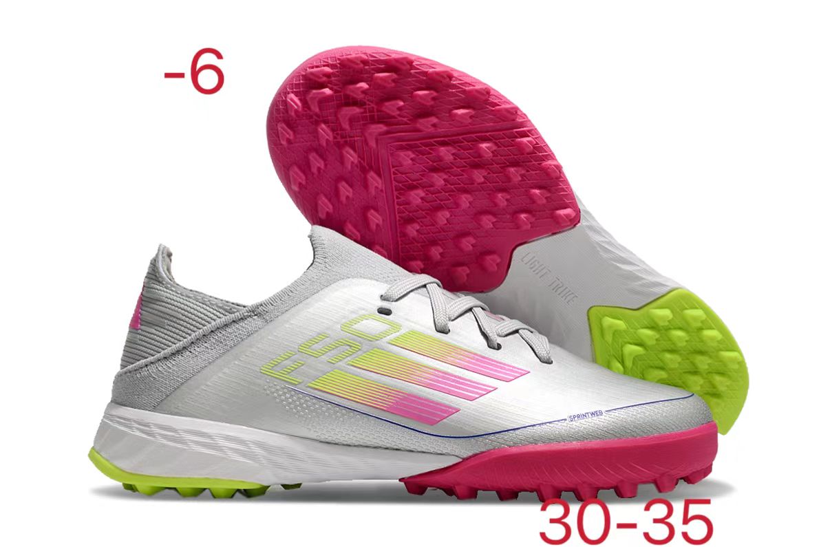 图片[2]-阿迪达斯的#50系列足球鞋，鞋面采用针织防水材质，能在比赛中有效阻挡水分进入，保持脚部干爽。鞋侧标志性的三道杠彰显品牌特色。 有FG底TF底鞋底设计注重抓地力，纹路多样且清晰，能适应不同场地状况，助力球员在球场上快速奔跑、灵活转向。颜色丰富，有白色、紫色、荧光绿、红色等，满足个性化需求。尺码涵盖30 – 35码，适合小尺码脚型的球员 。-选品中心