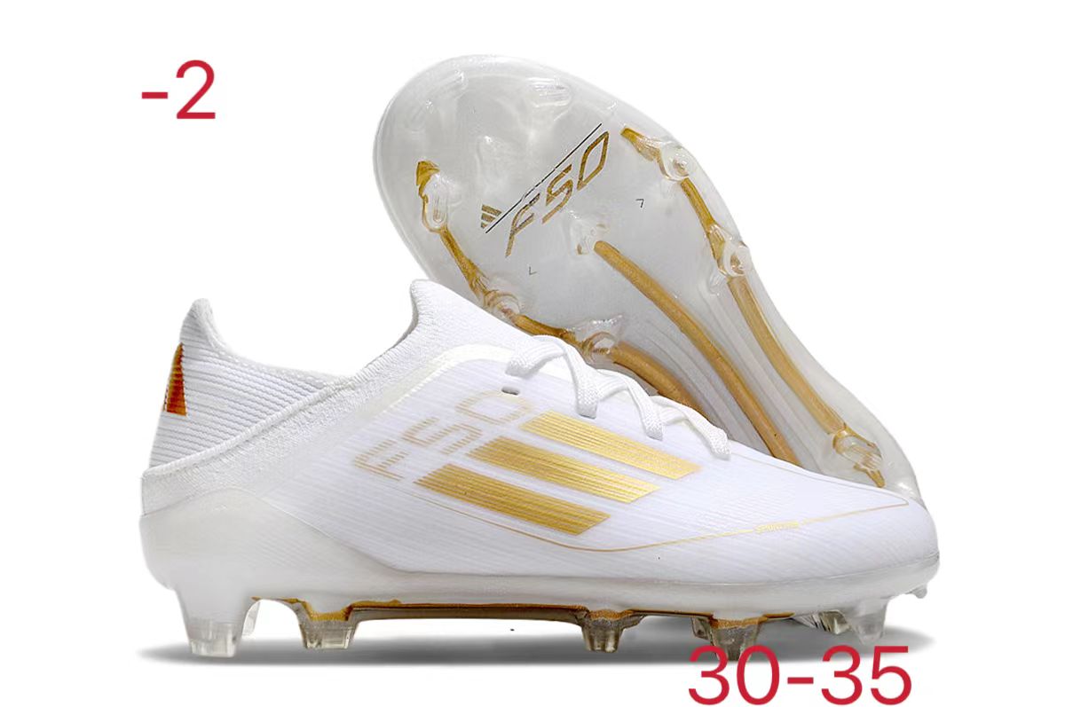 图片[2]-阿迪达斯的#50系列足球鞋，鞋面采用针织防水材质，能在比赛中有效阻挡水分进入，保持脚部干爽。鞋侧标志性的三道杠彰显品牌特色。 有FG底TF底鞋底设计注重抓地力，纹路多样且清晰，能适应不同场地状况，助力球员在球场上快速奔跑、灵活转向。颜色丰富，有白色、紫色、荧光绿、红色等，满足个性化需求。尺码涵盖30 – 35码，适合小尺码脚型的球员 。-选品中心