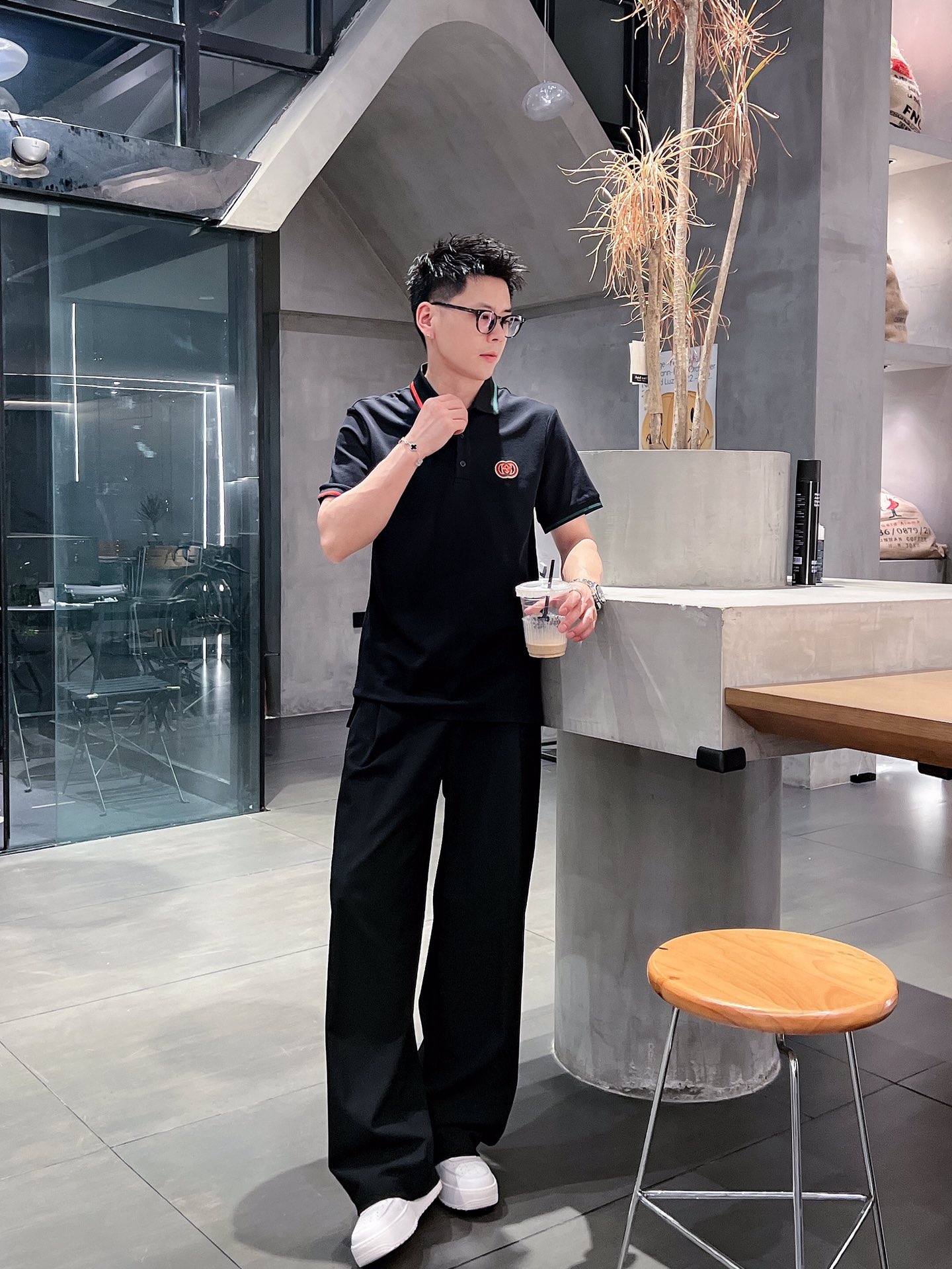 NO:416428,Gucc* fit style M-XXxl 23SS latest and top version webbing edge design metal hardware decoration solid color versatile lapel ploo shirt, summer classic series quality counter original single short sleeves, top production process imported fabric, counter quality design, imported high-end customized fabric, imported silk thread feels first-class!  Official website for sale!  Code number M-XXXL 170-(M) 175-135(L) 178-(XL)180-160(XXL) 180-170(XXXL),,gucci,T-shirt,alexander wang19860909Gucc*合身版型M-XXxl 23SS最新最顶级版本织带拼边设计金属五金装饰纯色百搭翻领ploo衫,夏季经典系列品质专柜原单短袖,顶级制作工艺进口面料,专柜品质设计,采用进口高端订制面料,进口丝线手感一流！官网在售！码数M-XXXL 170-(M) 175-135(L) 178-(XL)180-160(XXL) 180-170(XXXL),,gucci,T-shirt,alexander wang,Men's clothing