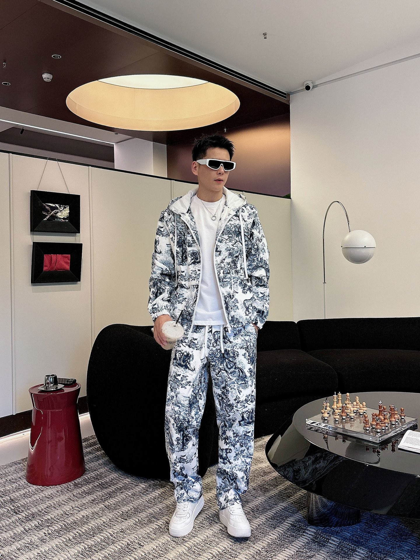 NO:685027,Dior* casual suit version 2025 autumn and winter top imported private goods, high-end spliced ​​hooded suit with customized hardware to create a multi-zipper and multi-pocket design suit, the counter model is fashionable yet luxurious. The quality is unquestionable and the upper body effect is great. The same style on the luxury official website. Style counter size M-3XL,, dior, dior, hats,19860909迪奥 Dior*休闲套装版型 2025秋冬款顶级进口私货,高端拼接连帽套装定制五金打造多拉链多口袋设计套装,专柜款时尚不失奢华 品质毋庸置疑 上身效果超赞,奢华官网同款 款式专柜尺码M-3XL,,dior,dior,hats,,Men's clothing