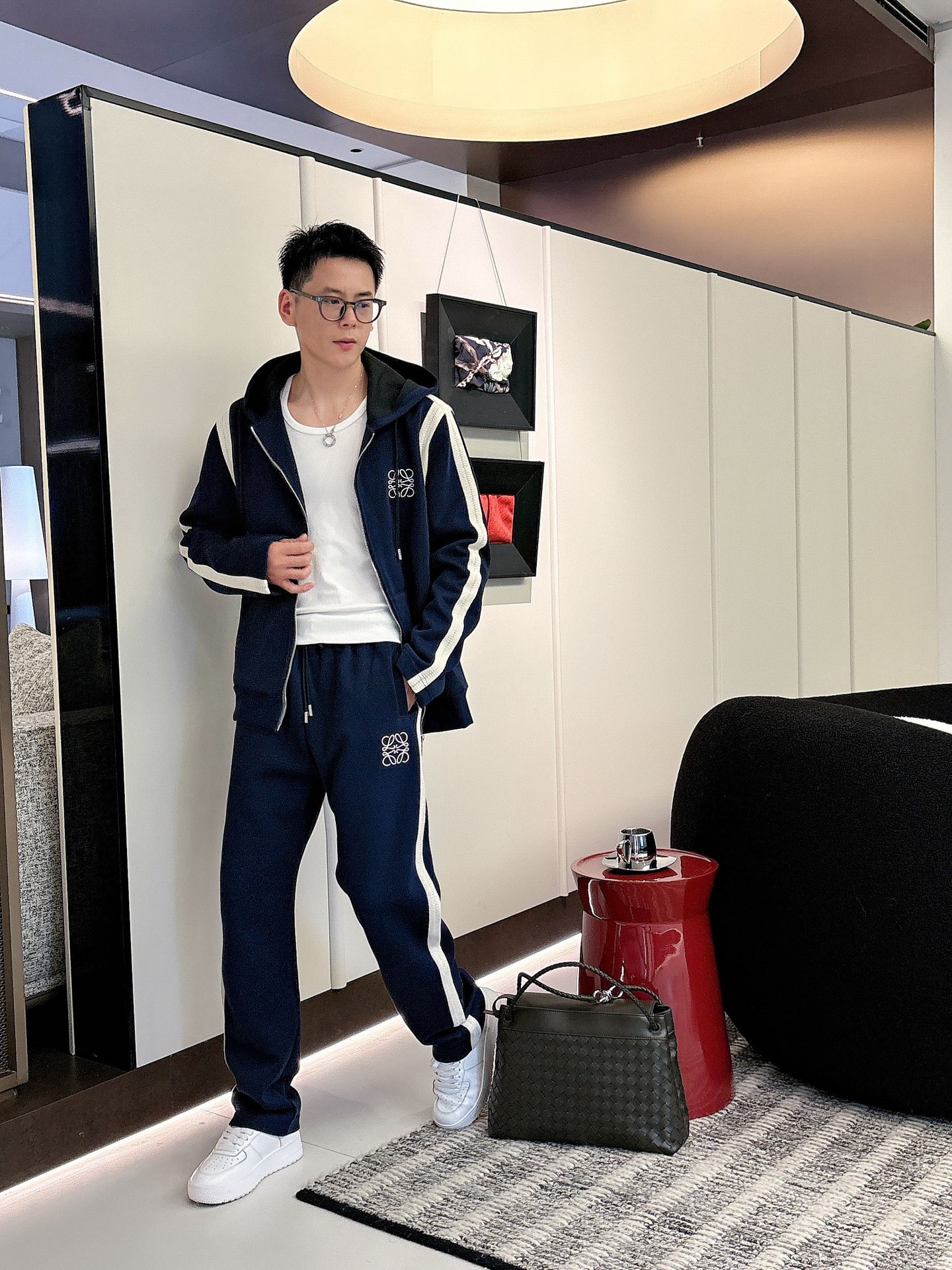 NO:527096,LOEW* fitting M-XXXL Top royal blue suit color-blocking webbing zipper casual set, logo embroidered classic black and white webbing fusion versatile counter set, sun velvet top-quality precision made and fusion auxiliary materials, classic 3 standards complete, trendy men's fashion, whether it is the comfort of the upper body or the incomparable existence 170-125(M) 175-140(L) 178-155 (XL) 178-170(XXL) 180-185(XXXL) your,,loewe,alexander wang19860909LOEW*合身版型M-XXXL 顶级宝蓝套装拼色织带拉链款休闲套装,logo绣花经典黑白织带融合百搭专柜款套装,阳光绒顶级精工制做融合辅料打造,经典3标齐全,潮男时尚,无论是上身舒适度还是都是无可比拟的存在 170-125(M) 175-140(L) 178-155 (XL)178-170(XXL) 180-185(XXXL) your,,loewe,alexander wang,Men's clothing