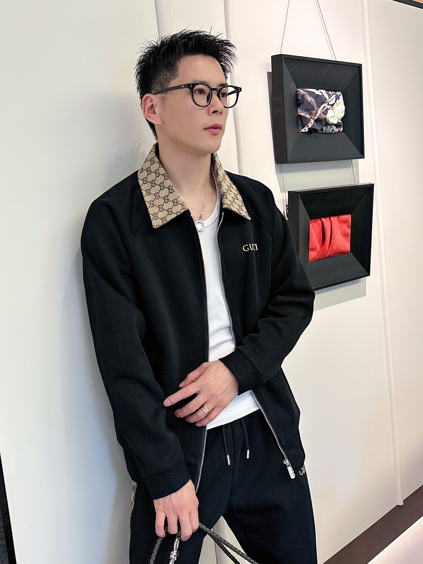 Gucci Men's Luxury Black Two-Piece Tracksuit - Autumn/Winter Collection 7 i1757880098434 8141 0 5