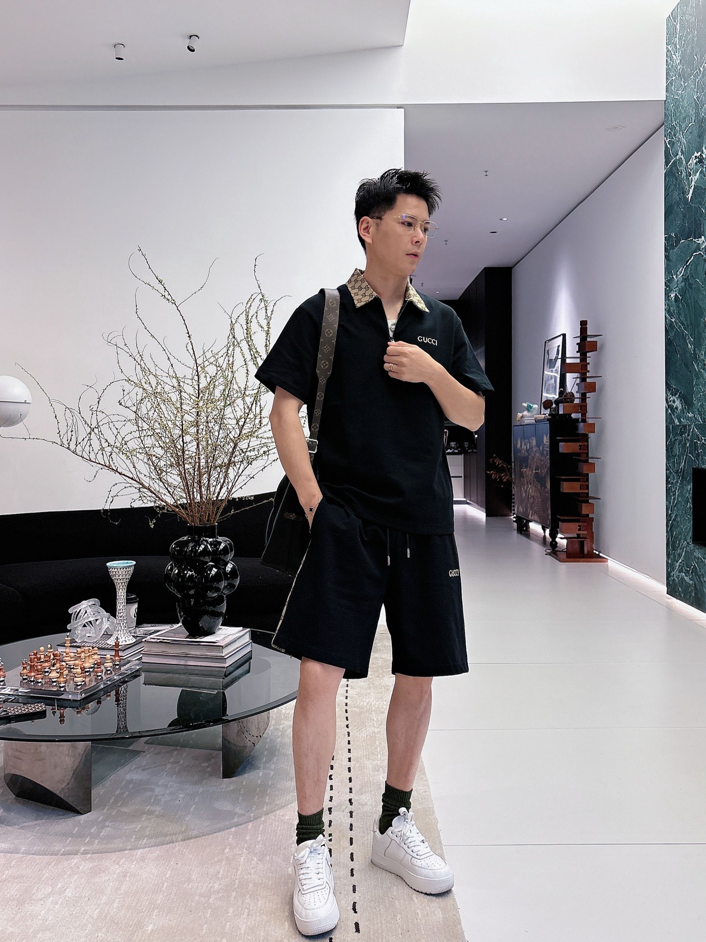 NO:836351,Gucci 2026ss new spring and summer casual short-sleeved shorts suit, high-end version!  The custom-made fabrics at the counter are highly breathable and comfortable, with impeccable details. The brand element design concept reflects high quality. It feels delicate and soft!  It presents a casual cut and the upper body shape is awesome!  Size M-3XL,,gucci,gucci,shorts,T-shirt,19860909古驰 Gucci 2026ss春夏新款 休闲 短袖 短裤裤 套装,高端版本！专柜定制面料烧花 透气舒适度高,细节无可挑剔,品牌元素设计理念,体现高品质.手感细腻柔软！呈现休闲裁剪,上身版型超赞！码数M-3XL,,gucci,gucci,shorts,T-shirt,,Men's clothing