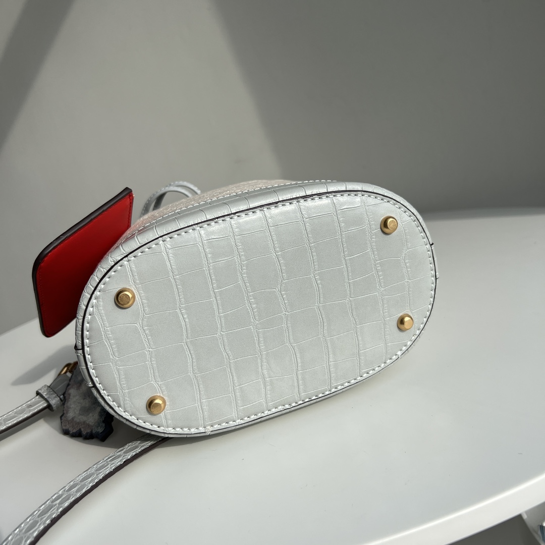 Tory Burch TORY BURCH Monogram 2024龙年限量款鳄鱼纹新抽绳水桶包 质感帆布面料搭配利落包身