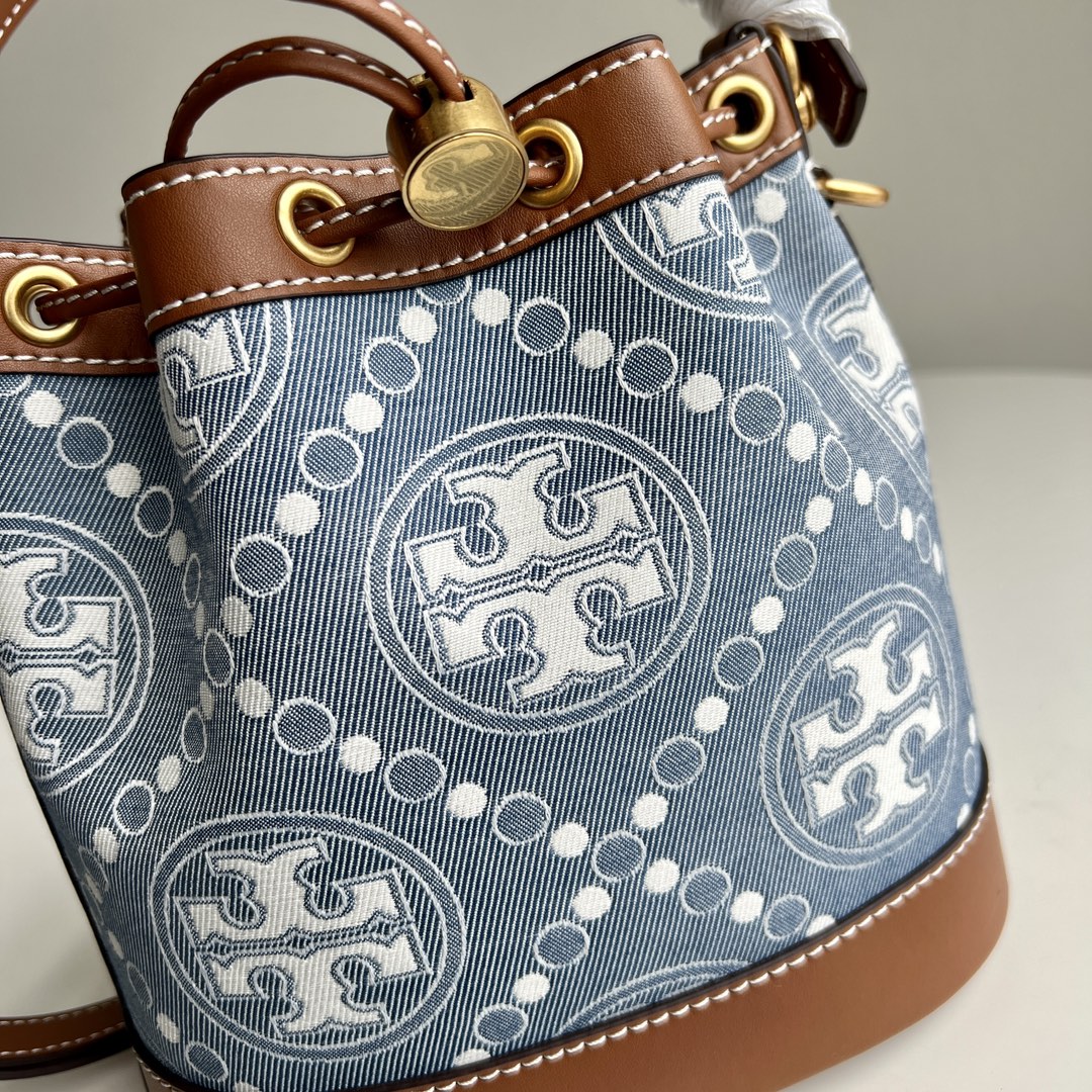 Tory Burch TB新款T Monogram水桶包 T Monogram 图案 搭配水洗牛仔提花