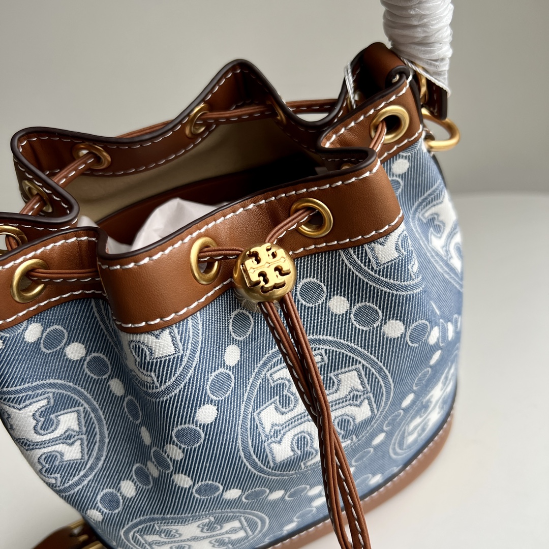 Tory Burch TB新款T Monogram水桶包 T Monogram 图案 搭配水洗牛仔提花