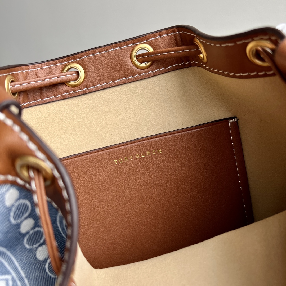 Tory Burch TB新款T Monogram水桶包 T Monogram 图案 搭配水洗牛仔提花