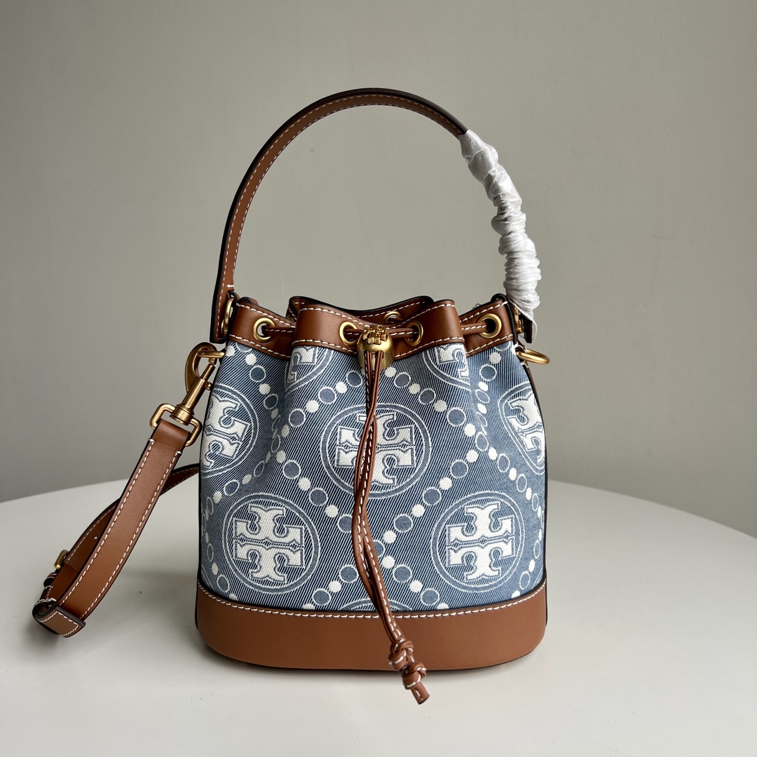 Tory Burch TB新款T Monogram水桶包 T Monogram 图案 搭配水洗牛仔提花