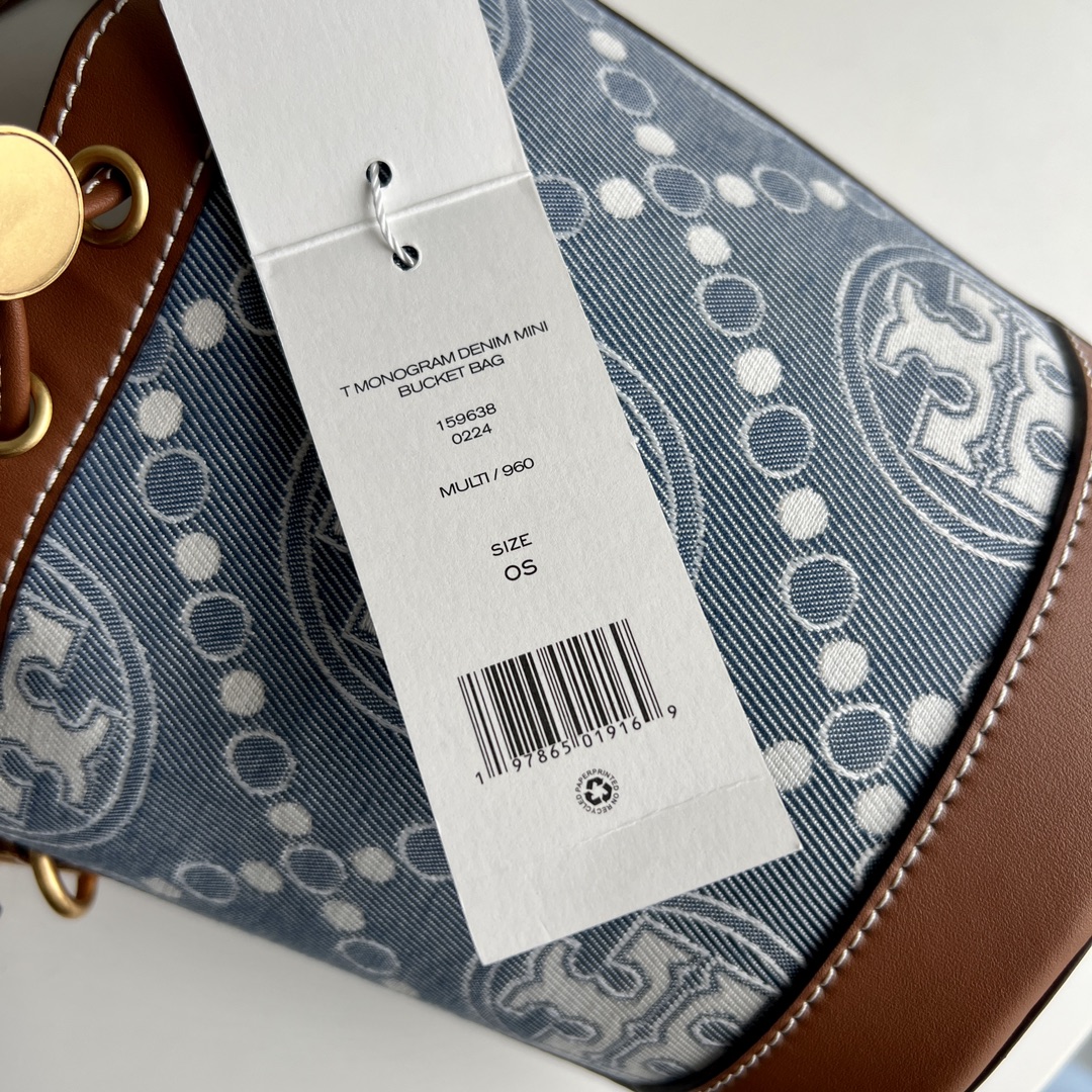 Tory Burch ～TB新款 T Monogram 迷你水桶包 T Monogram 图案 搭配水洗牛仔提花