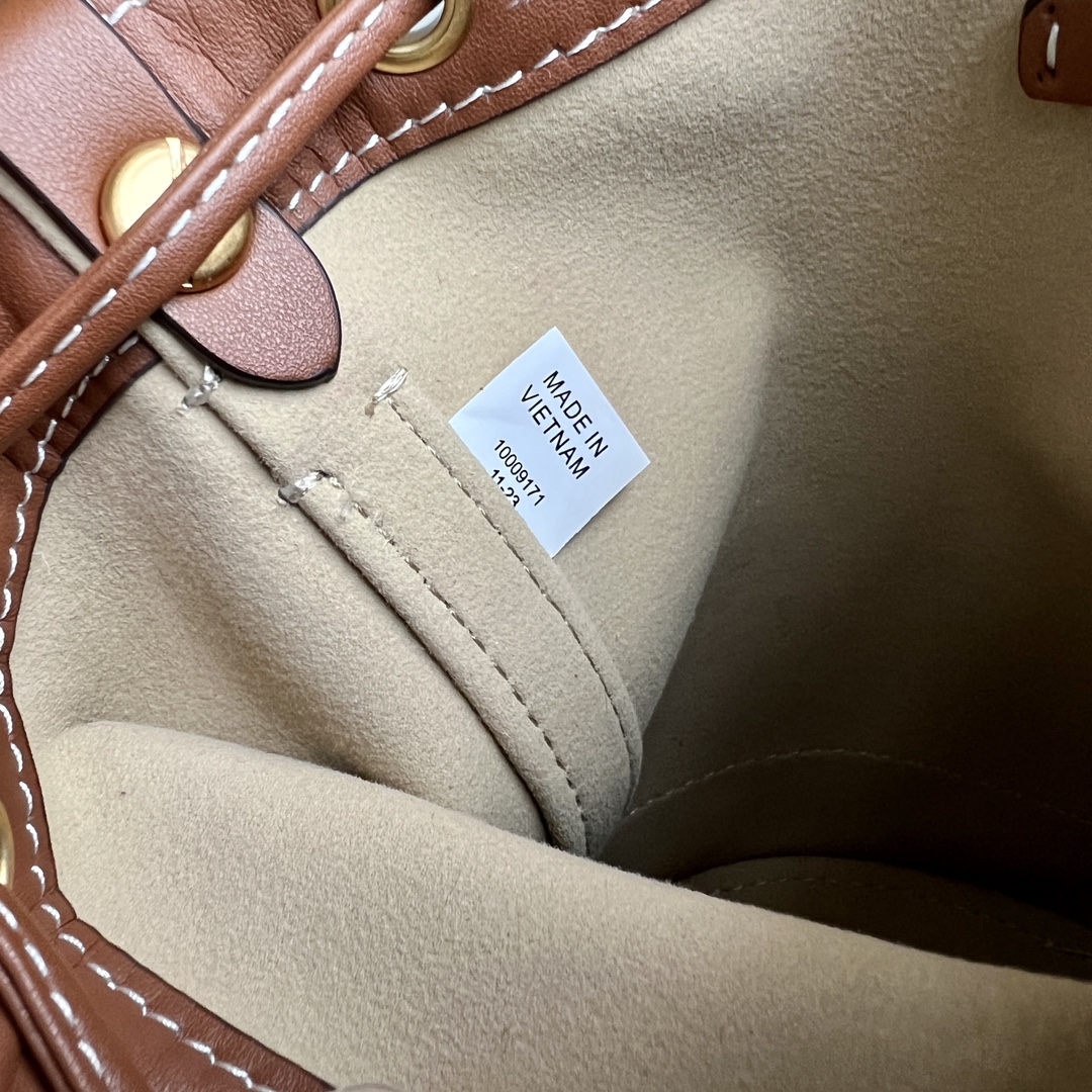 Tory Burch ～TB新款 T Monogram 迷你水桶包 T Monogram 图案 搭配水洗牛仔提花