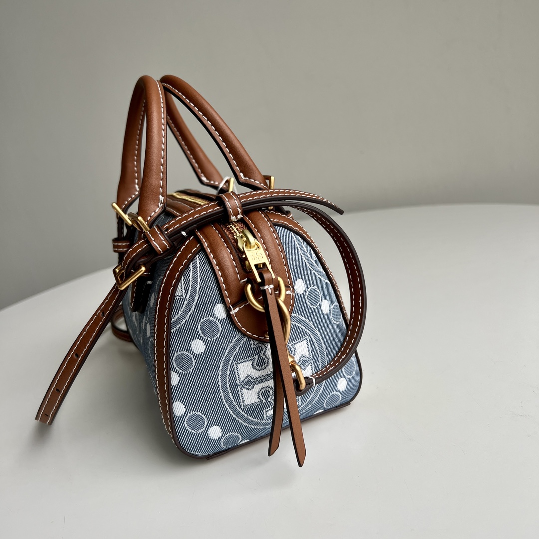 Tory Burch ～TB新款酒桶包 T Monogram 图案 搭配轻洗单宁蓝提花 焕新演绎浓郁品牌特色