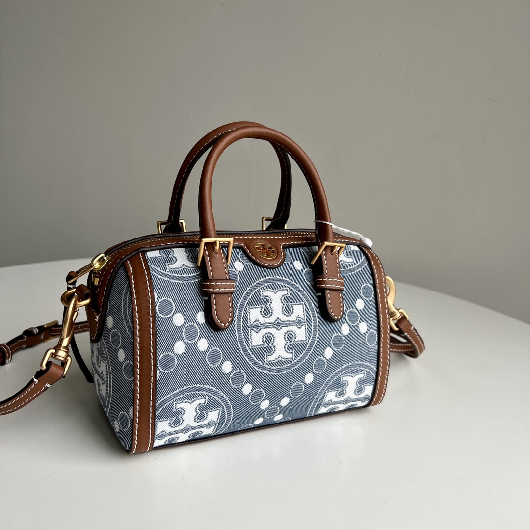 Tory Burch ～TB新款酒桶包 T Monogram 图案 搭配轻洗单宁蓝提花 焕新演绎浓郁品牌特色