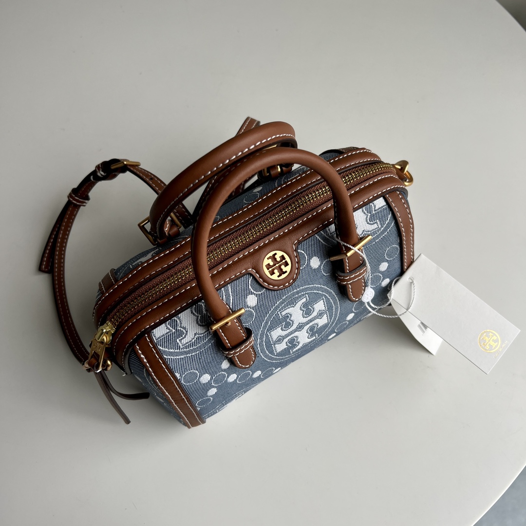 Tory Burch ～TB新款酒桶包 T Monogram 图案 搭配轻洗单宁蓝提花 焕新演绎浓郁品牌特色