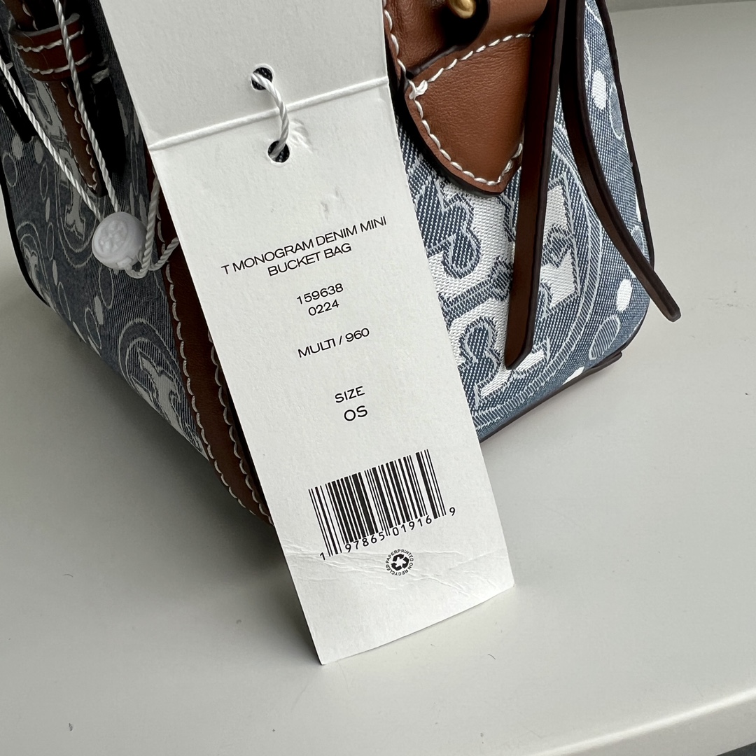 Tory Burch ～TB新款酒桶包 T Monogram 图案 搭配轻洗单宁蓝提花 焕新演绎浓郁品牌特色