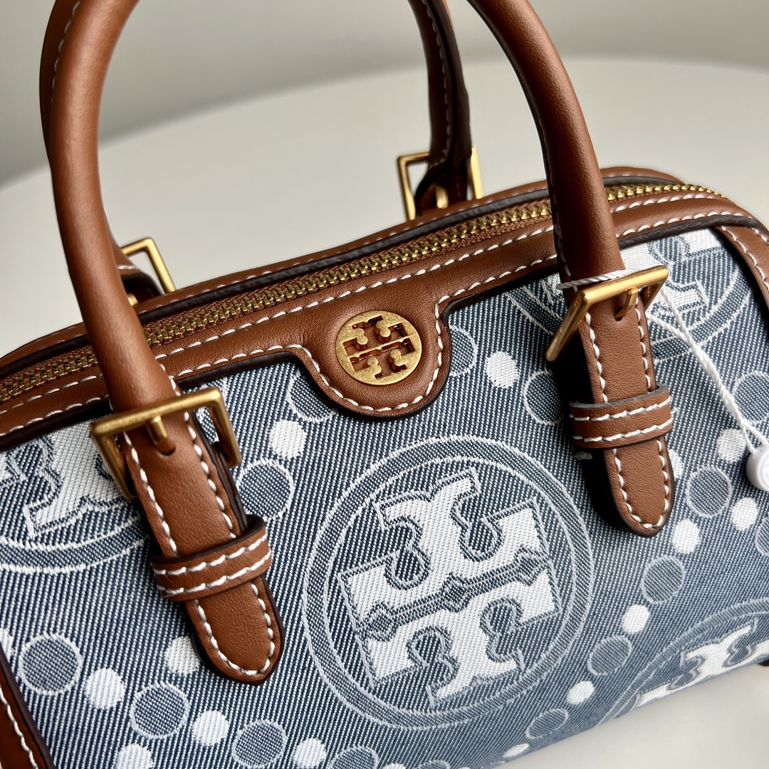 Tory Burch ～TB新款酒桶包 T Monogram 图案 搭配轻洗单宁蓝提花 焕新演绎浓郁品牌特色