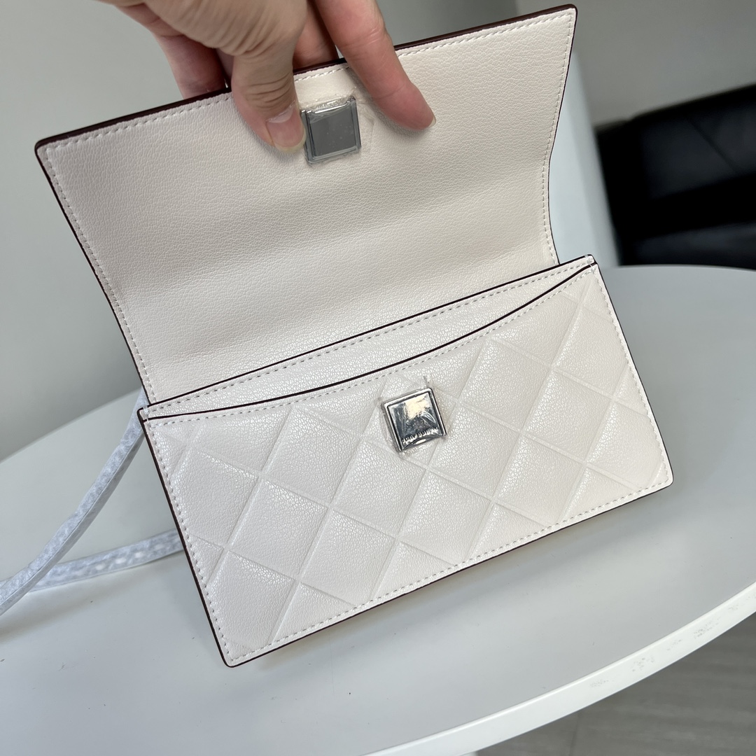 Tory Burch TORY BURCH 汤丽柏琦 Willa小香风菱格链条包简约款 山羊皮质 这种皮质比较耐磨哦