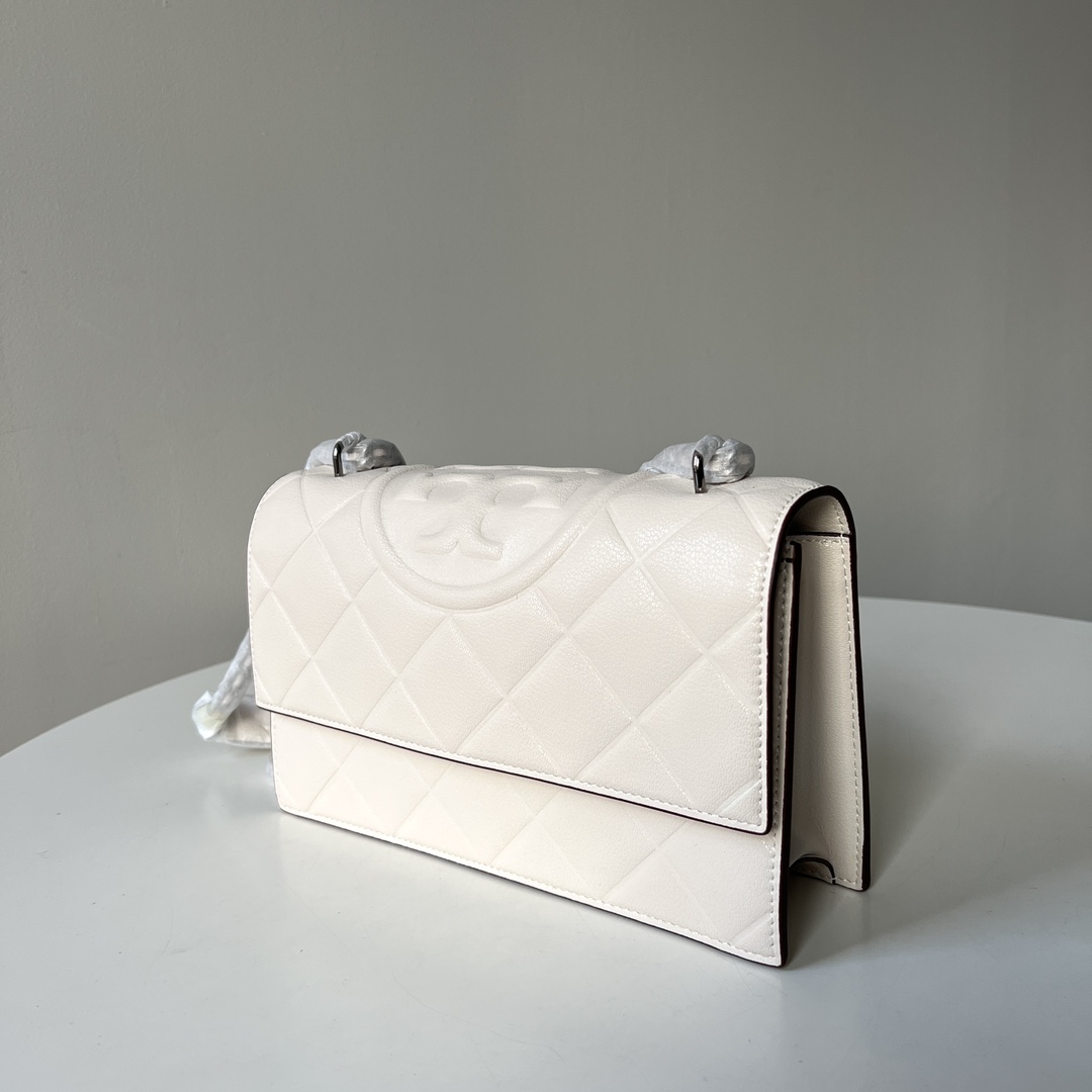 Tory Burch ～小号白色 TORY BURCH 汤丽柏琦 Willa小香风菱格链条包简约款 山羊皮质 这种皮质比较耐磨哦