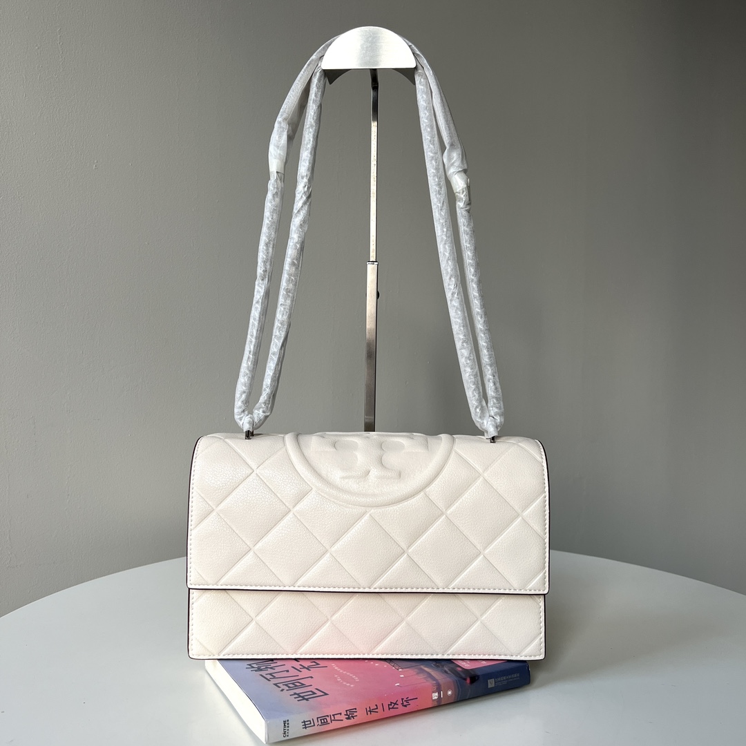 Tory Burch ～小号白色 TORY BURCH 汤丽柏琦 Willa小香风菱格链条包简约款 山羊皮质 这种皮质比较耐磨哦